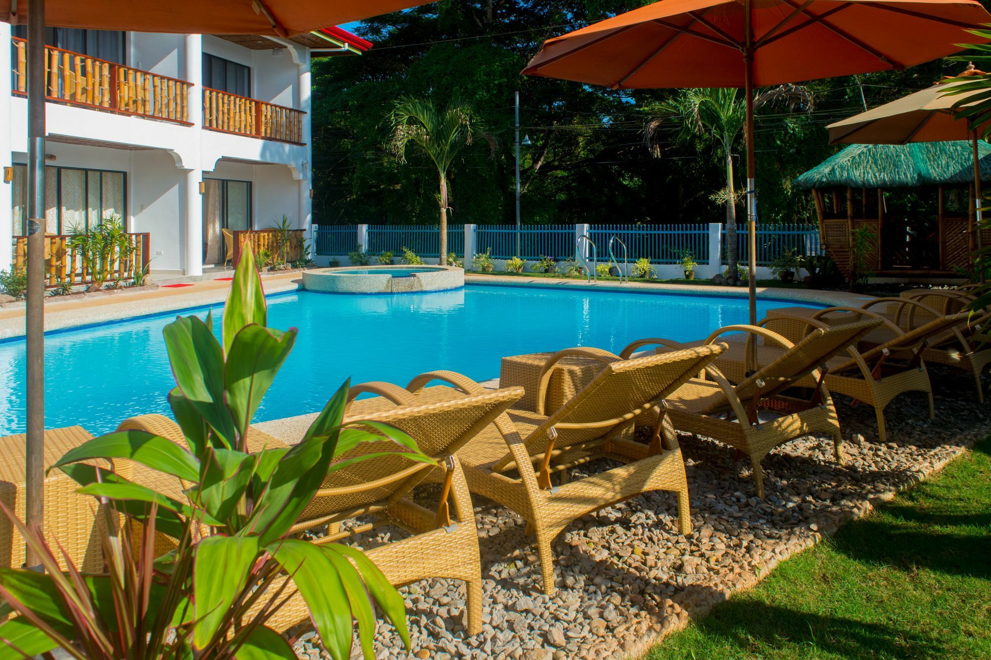Alona Vida Beach Hill Resort Панглао Екстериор снимка
